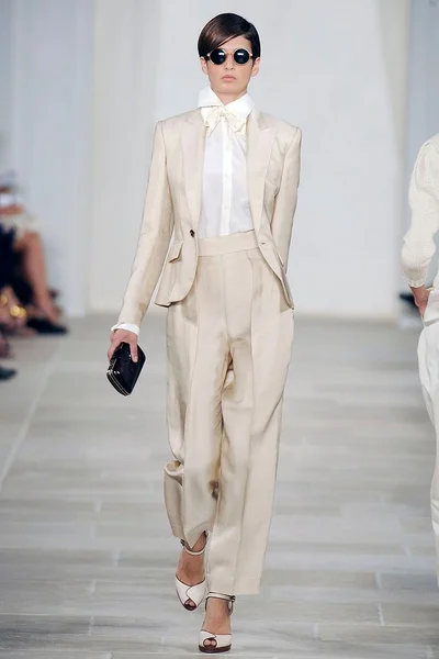 Look 30